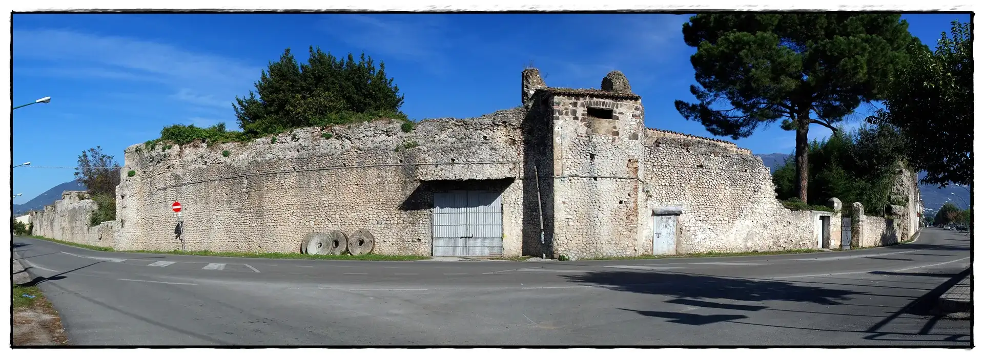 Dettaglio della struttura muraria in opus incertum